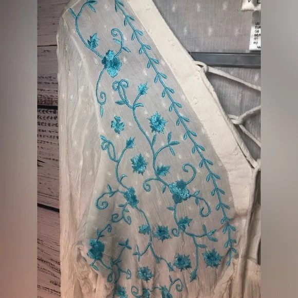 VENUS White and Teal 3/4 Sleeve Embellished Blouse sizes 8,10 and 14 NWOT - Picture 8 of 15